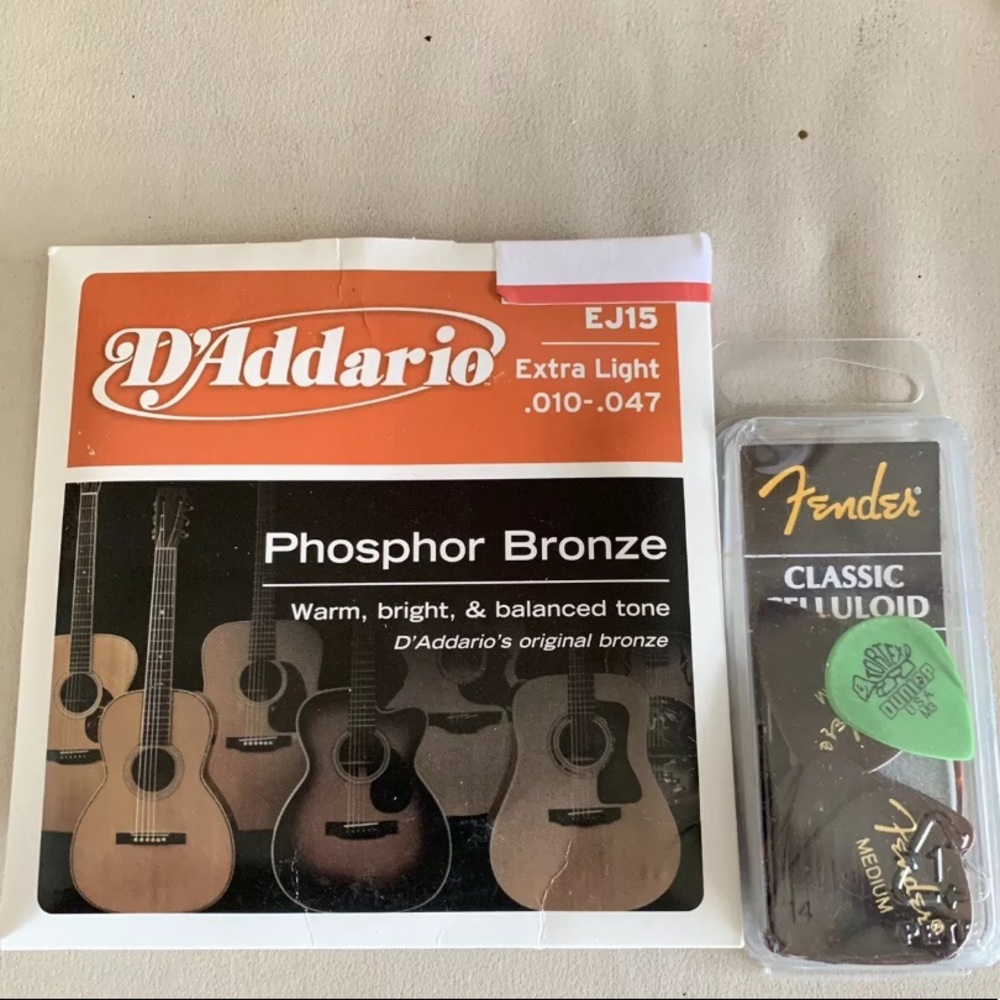 AUTHENTIC FENDER12 MED PACKS CELLULOID PICKS SHELL